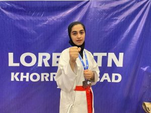 آیلار عزیزی